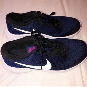 Woman’s Nike Sneakers